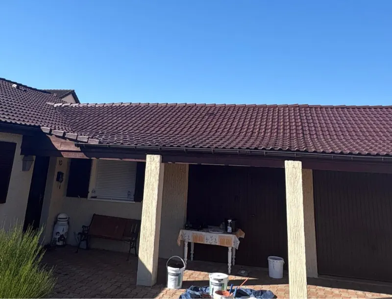 Peinture extérieure à Chassieu-Bequerie Rénovation Services-couvreur Chassieu-rénovation toiture-travaux de toiture-entreprise de zinguerie-vouverture-gouttières aluminium-nettoyage toiture-Chassieu-Lyon Est-Rhône-Alpes-2