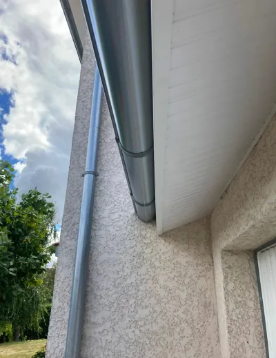 Zinguerie et habillage de toiture à Chassieu-Bequerie Rénovation Services-couvreur Chassieu-rénovation toiture-travaux de toiture-entreprise de zinguerie-vouverture-gouttières aluminium-nettoyage toiture-Chassieu-Lyon Est-Rhône-Alpes