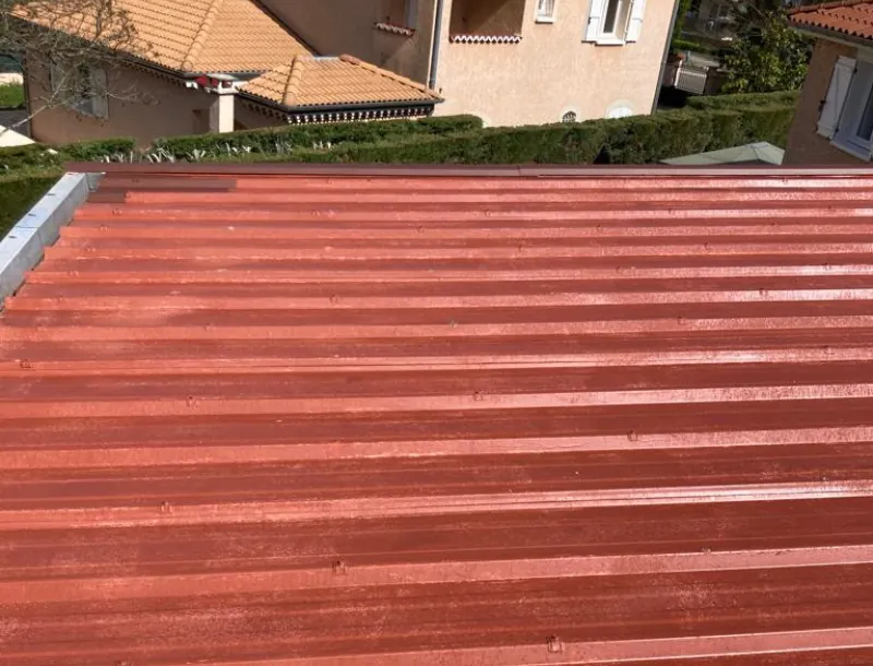 Tuiles, ardoises et couvertures métalliques-Bequerie Rénovation Services-couvreur Chassieu-rénovation toiture-travaux de toiture-entreprise de zinguerie-vouverture-gouttières aluminium-nettoyage toiture-Chassieu-Lyon Est-Rhône-Alpes