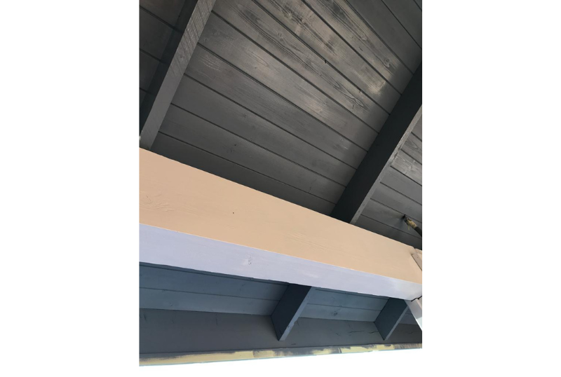 peinture extérieure sous toit-Bequerie Rénovation Services-couvreur Chassieu-rénovation toiture-travaux de toiture-entreprise de zinguerie-vouverture-gouttières aluminium-nettoyage toiture-Chassieu-Lyon Est-Rhône-Alpes